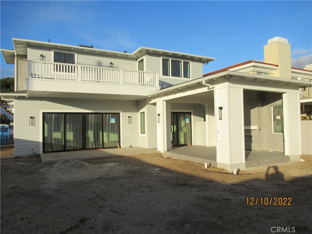 1300 11th Street Manhattan Beach, CA 90266 - Photo 4 of 19 a view of a white building