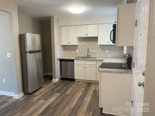 $998 | 2335 Carmine Street, Unit 2, Charlotte, NC 28206