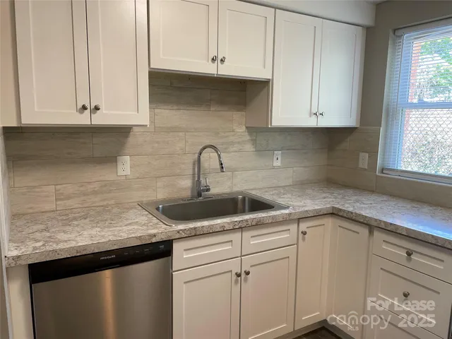 $998 | 2335 Carmine Street, Unit 2, Charlotte, NC 28206