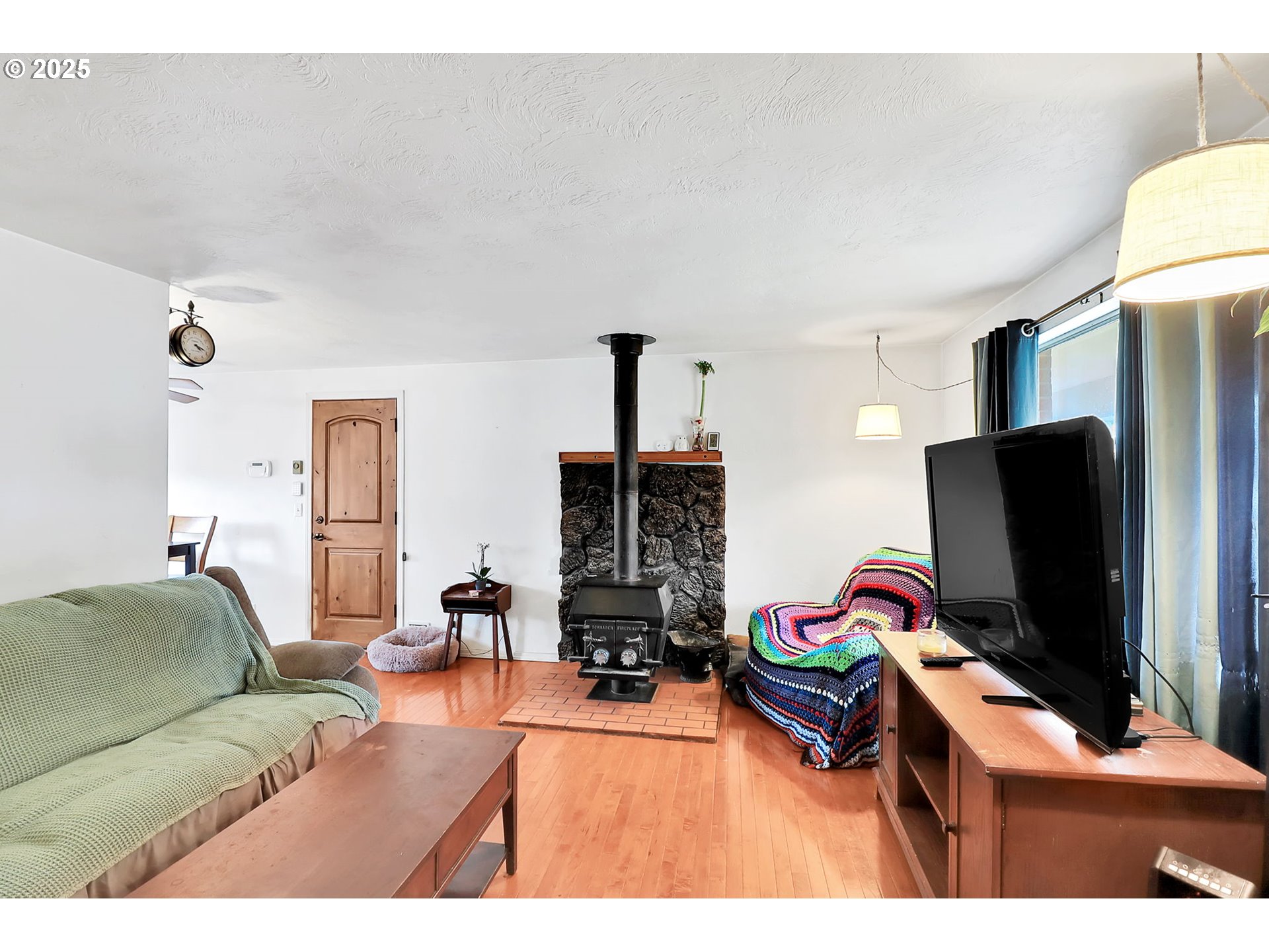 718 52nd Place Springfield, OR 97478 - Photo 4 of 29