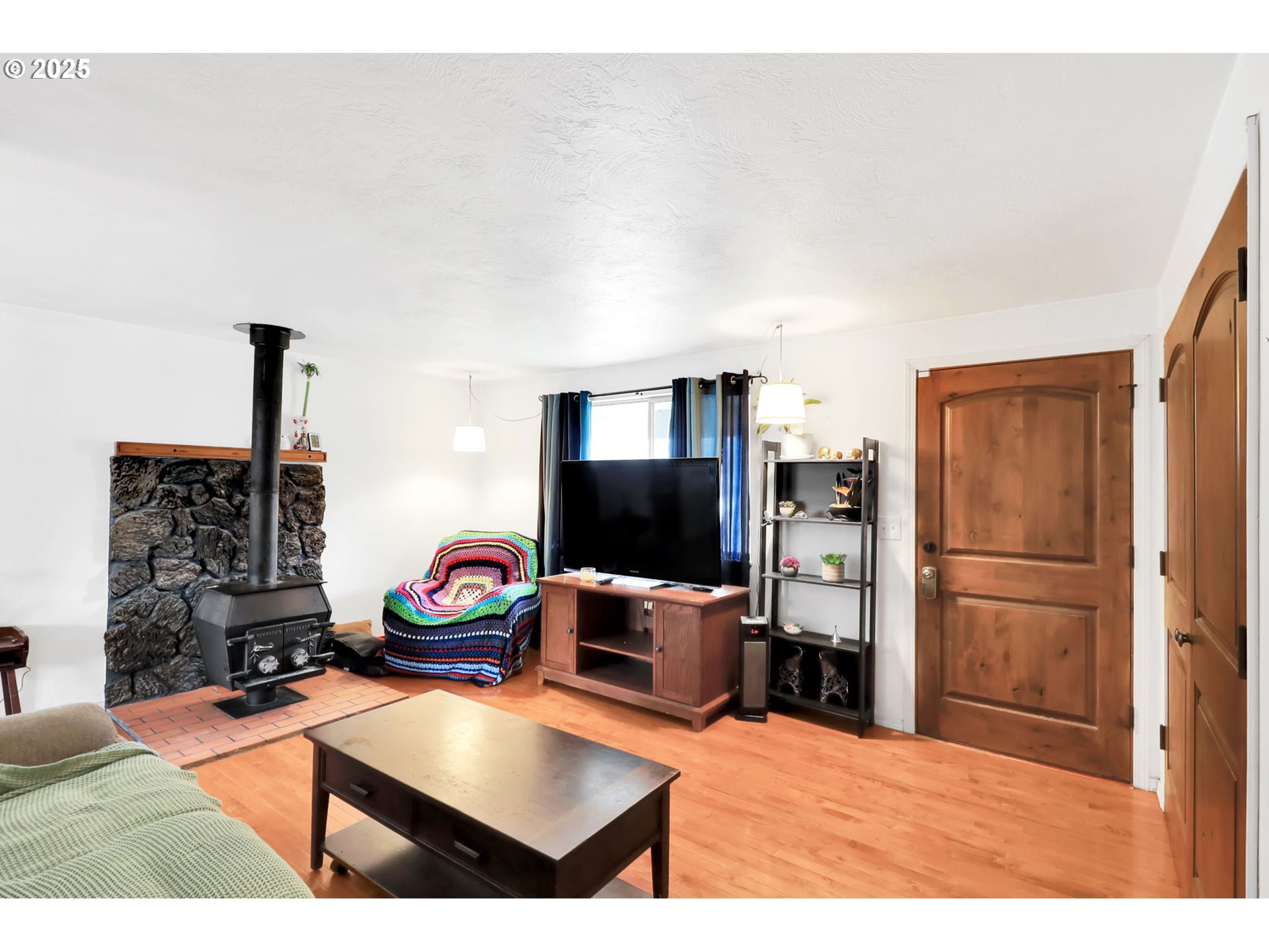 718 52nd Place Springfield, OR 97478 - Photo 5 of 29