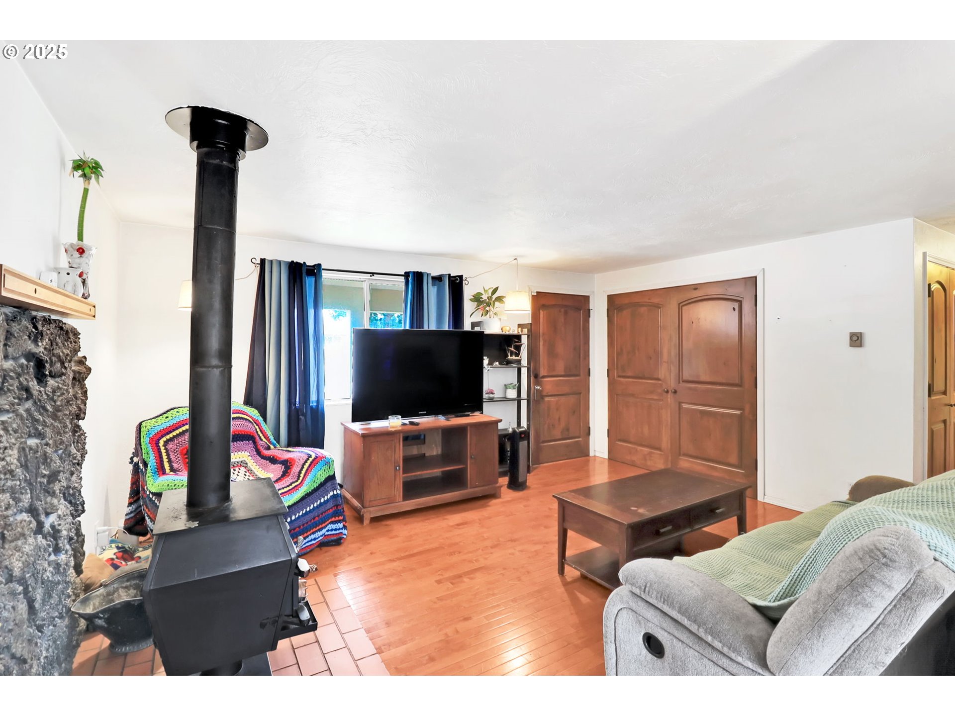 718 52nd Place Springfield, OR 97478 - Photo 6 of 29