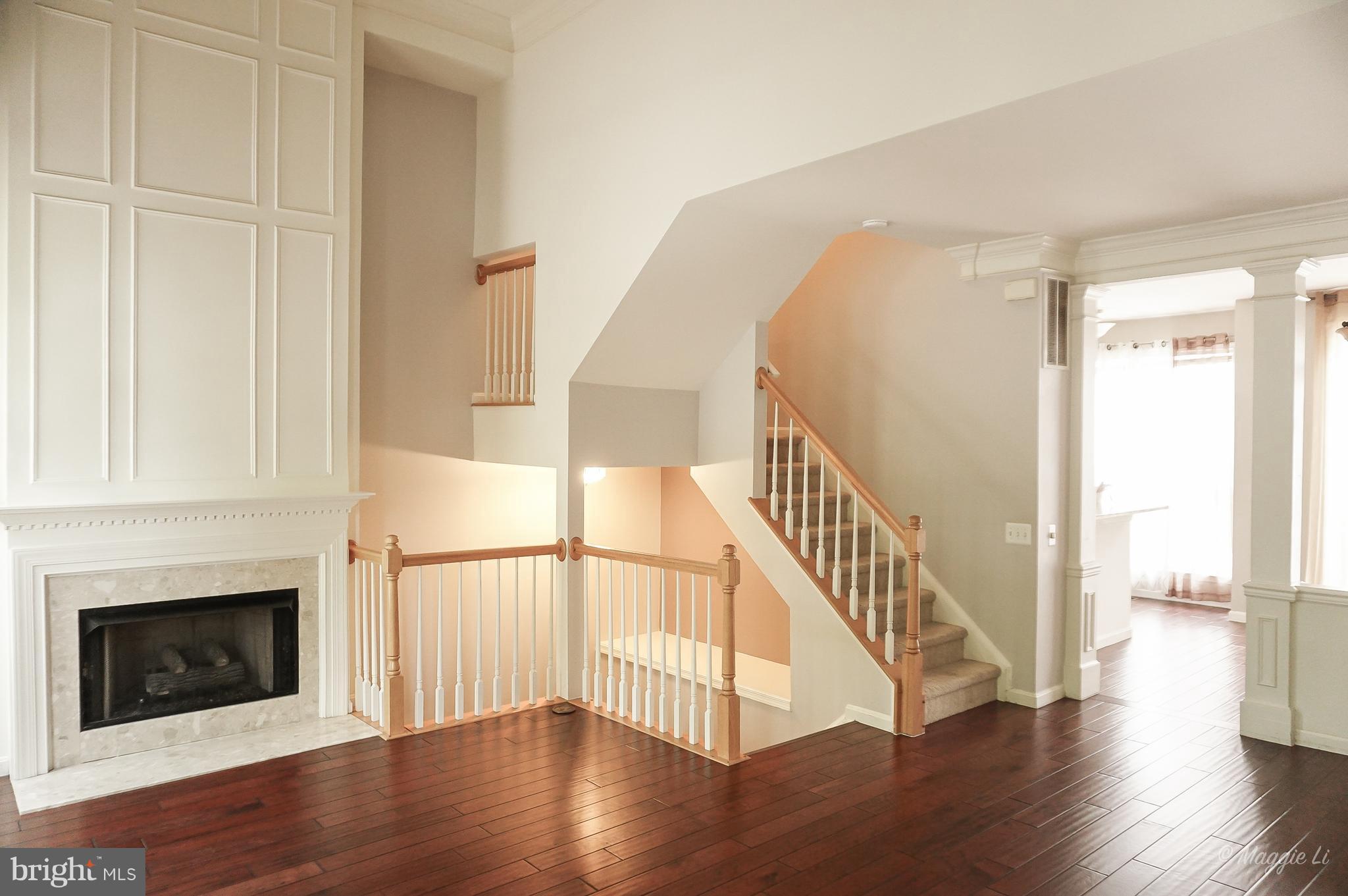 6004 Lincolnia Road Alexandria, VA 22312 - Photo 6 of 17 Living Room