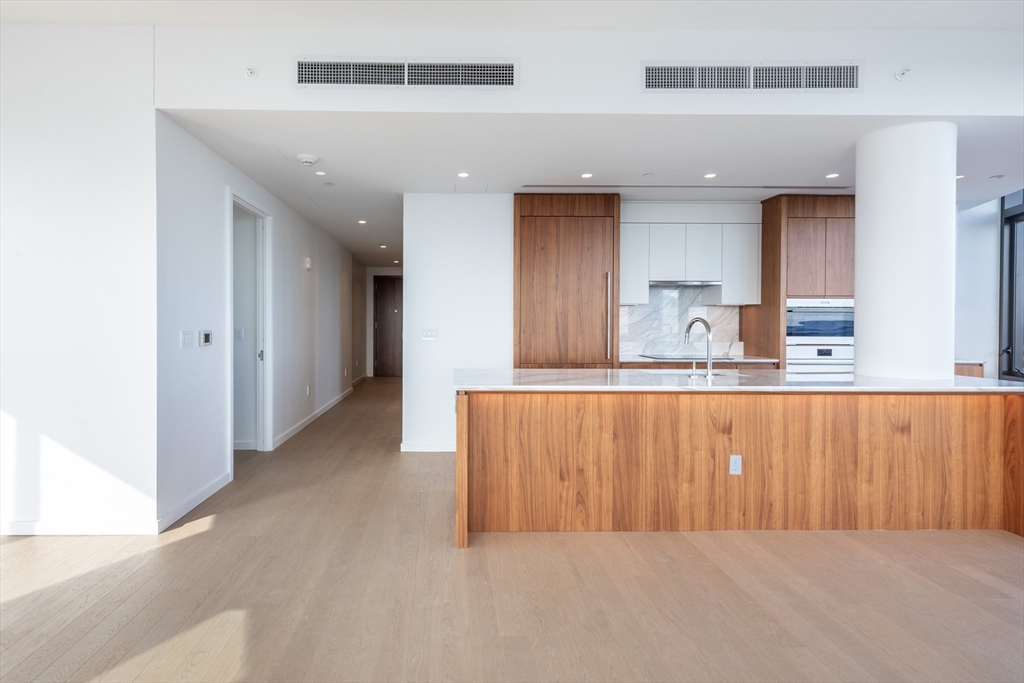 682 Atlantic Avenue, Unit 4210A Boston, MA 02111 - Photo 3 of 42