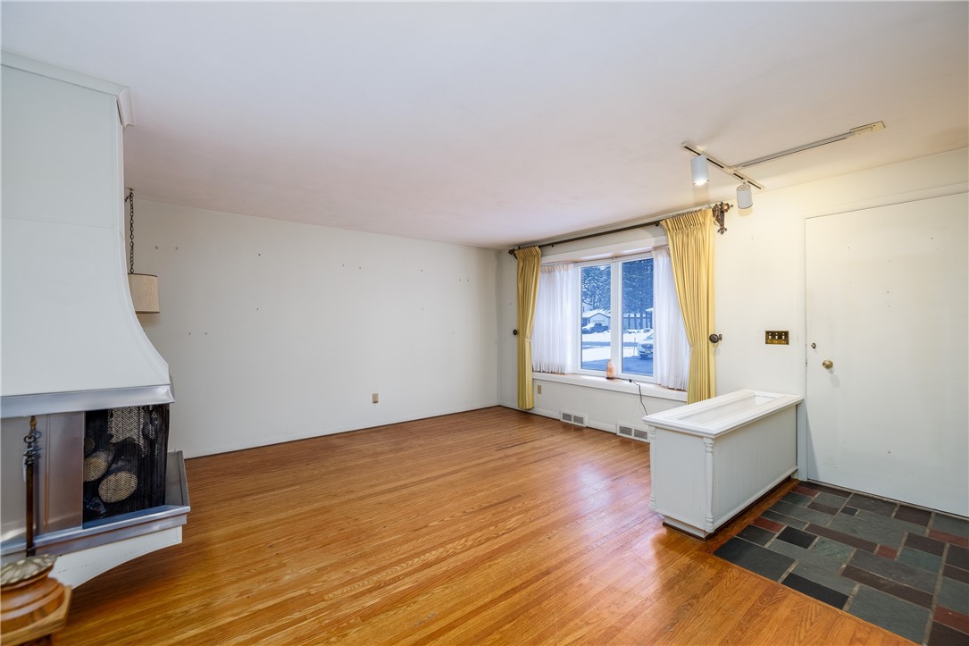 282 Straub Road Greece, NY 14626 - Photo 4 of 37