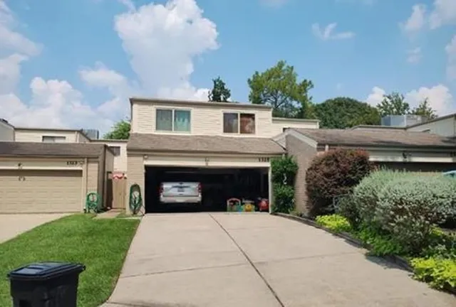 a view of a yard and a garage
