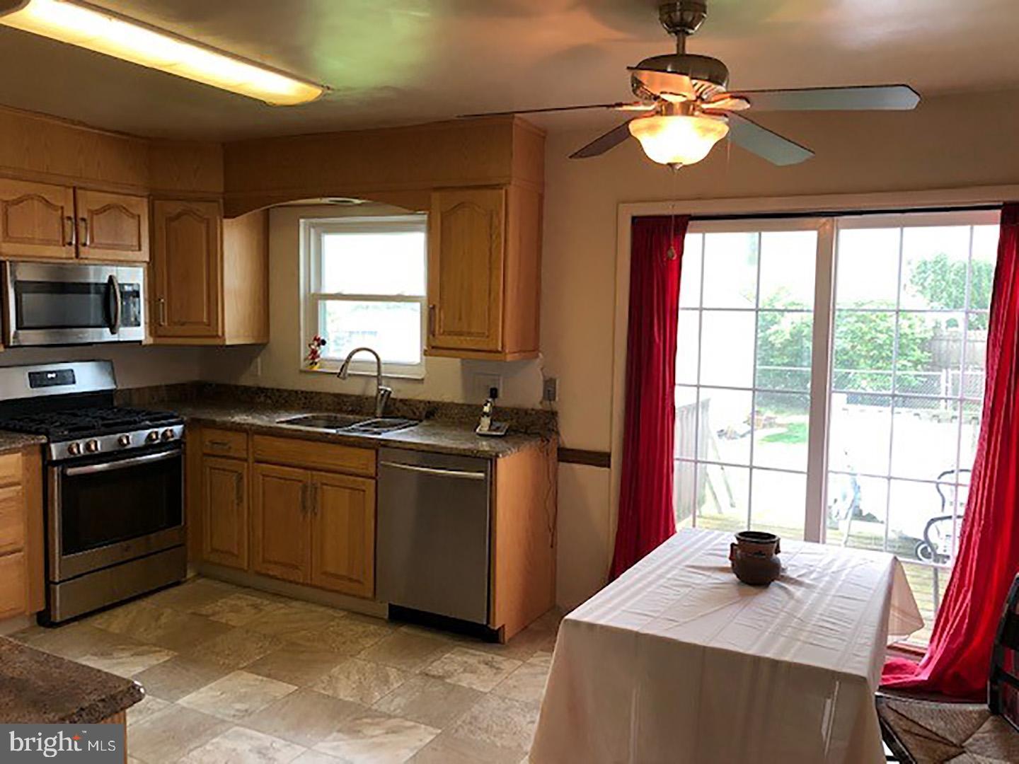 502 Wilson Place Reading, PA 19607 - Photo 5 of 24