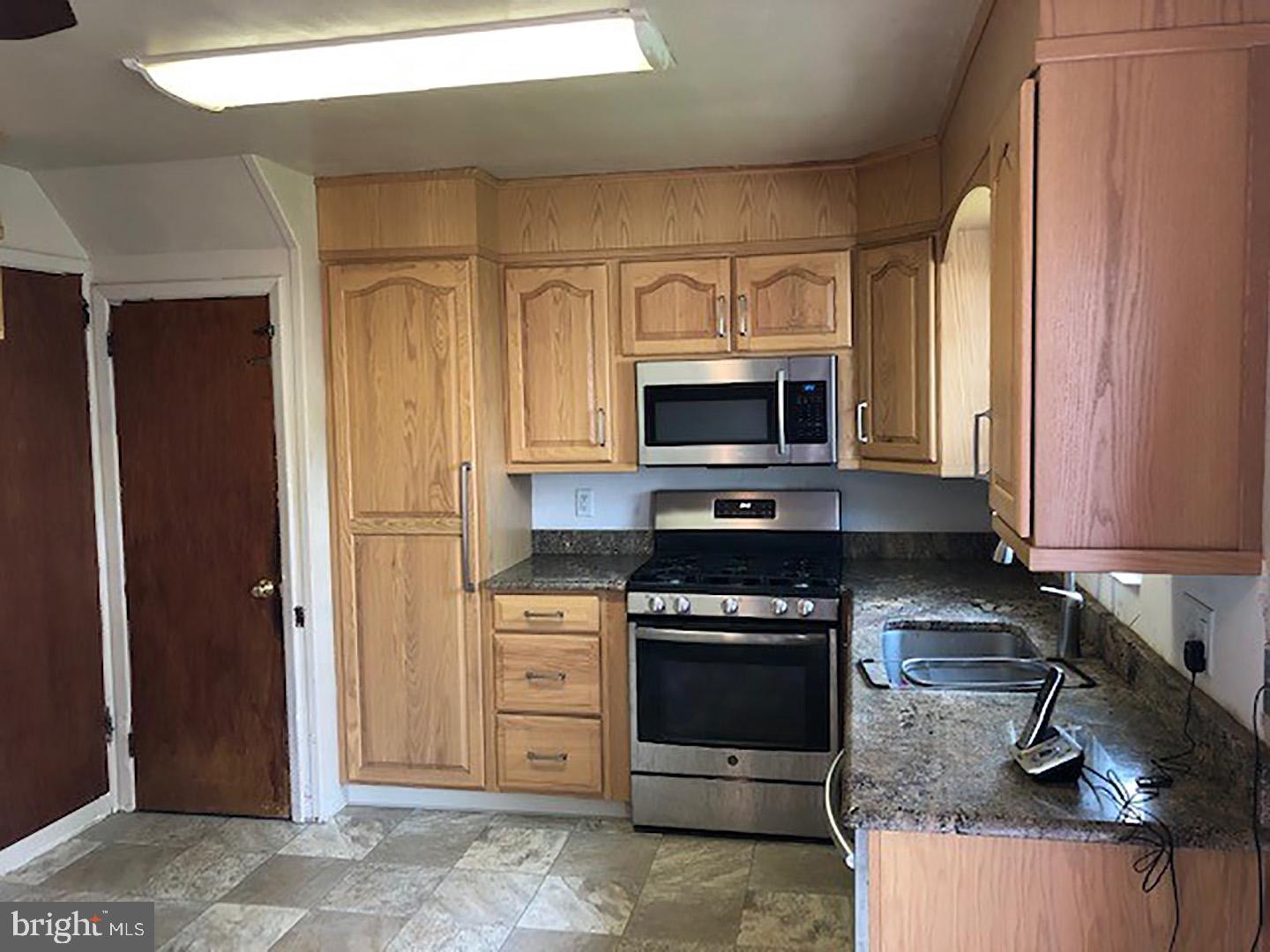 502 Wilson Place Reading, PA 19607 - Photo 7 of 24