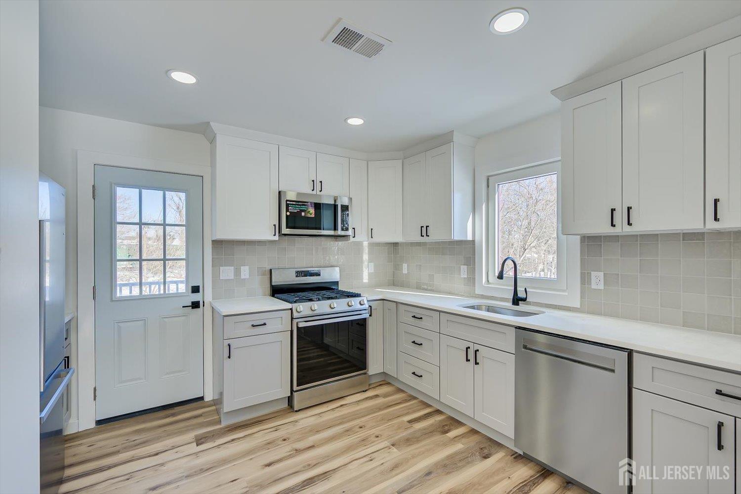 653 Huff Avenue Manville, NJ 08835 - Photo 11 of 27