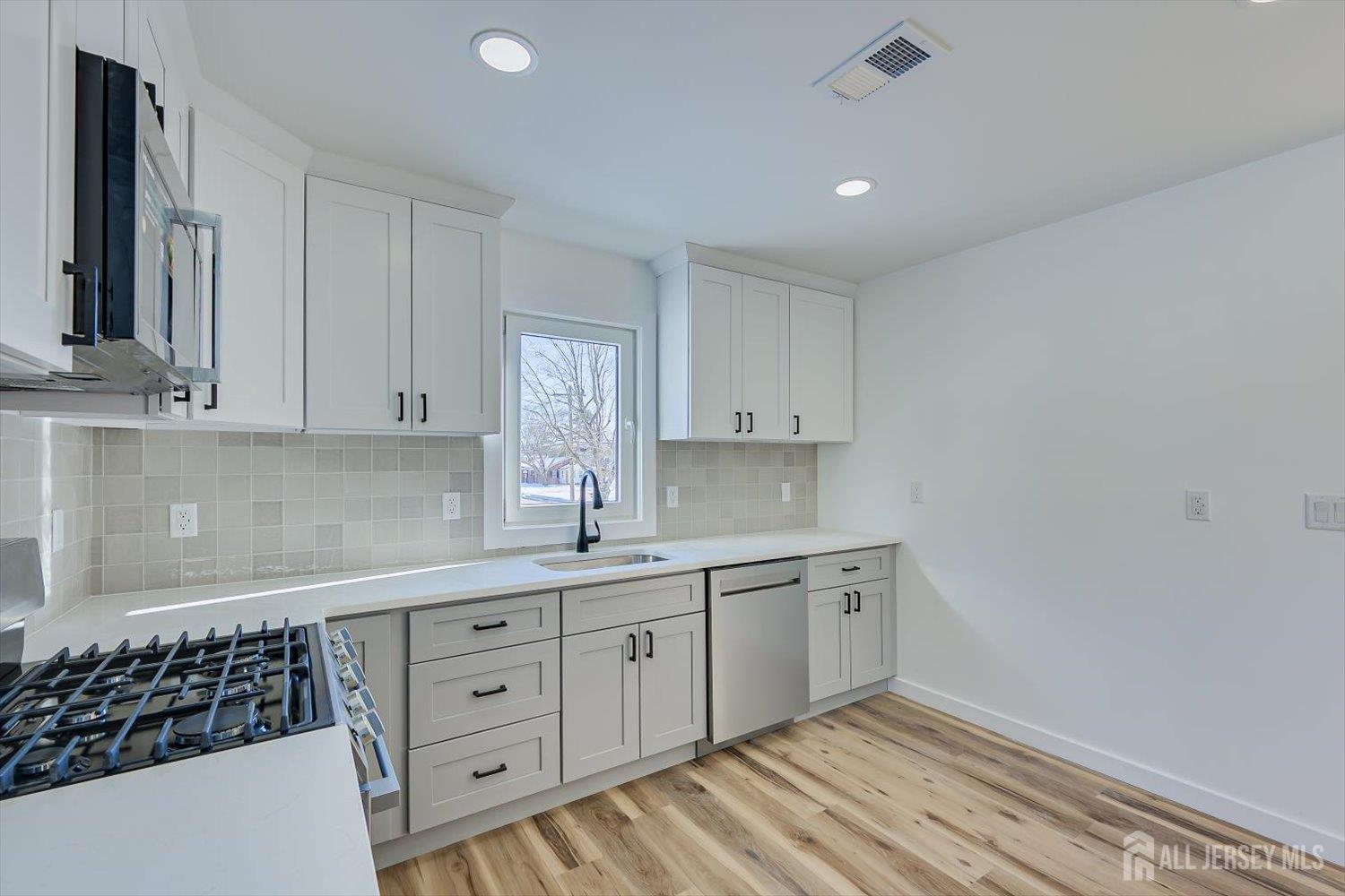 653 Huff Avenue Manville, NJ 08835 - Photo 12 of 27