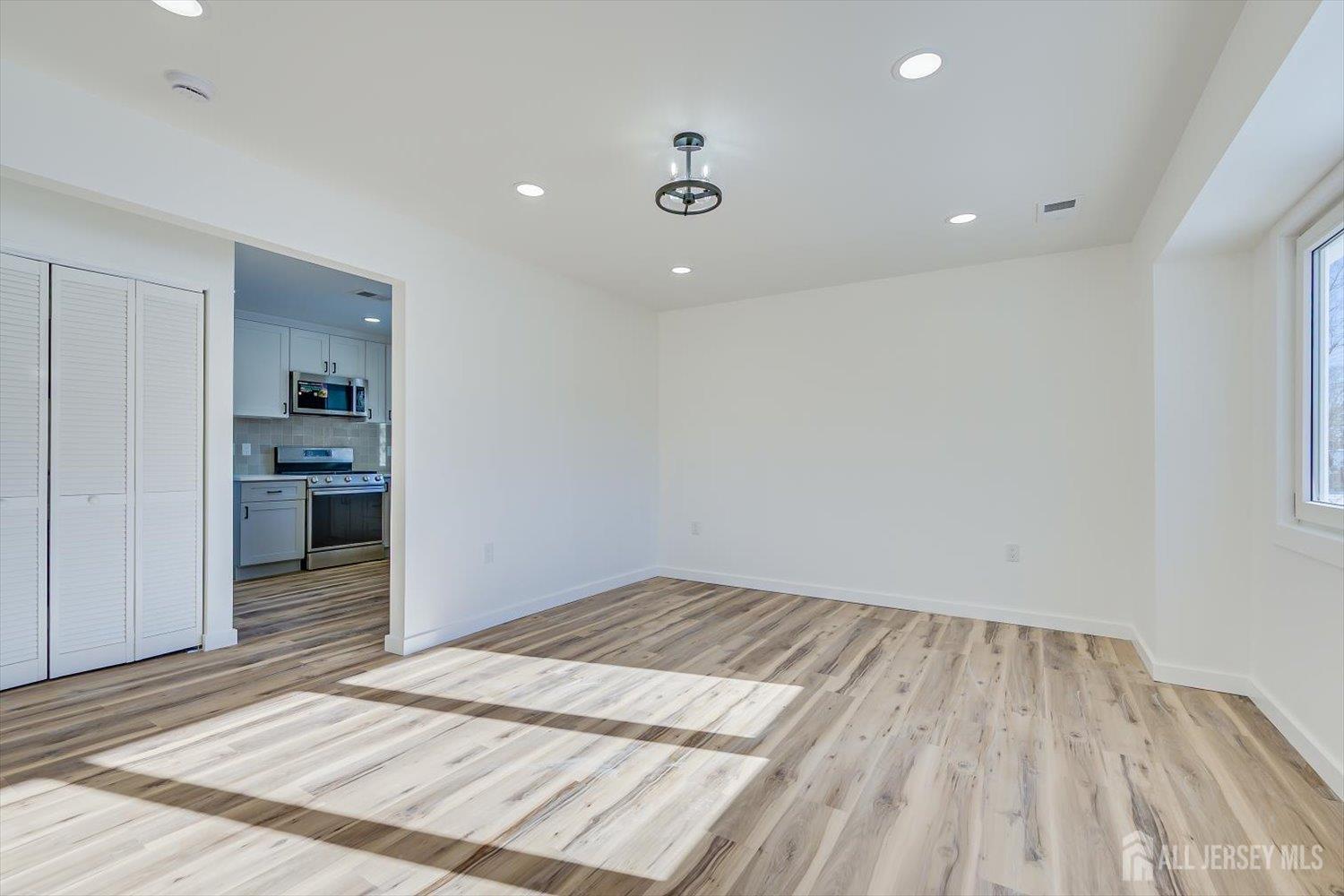 653 Huff Avenue Manville, NJ 08835 - Photo 9 of 27