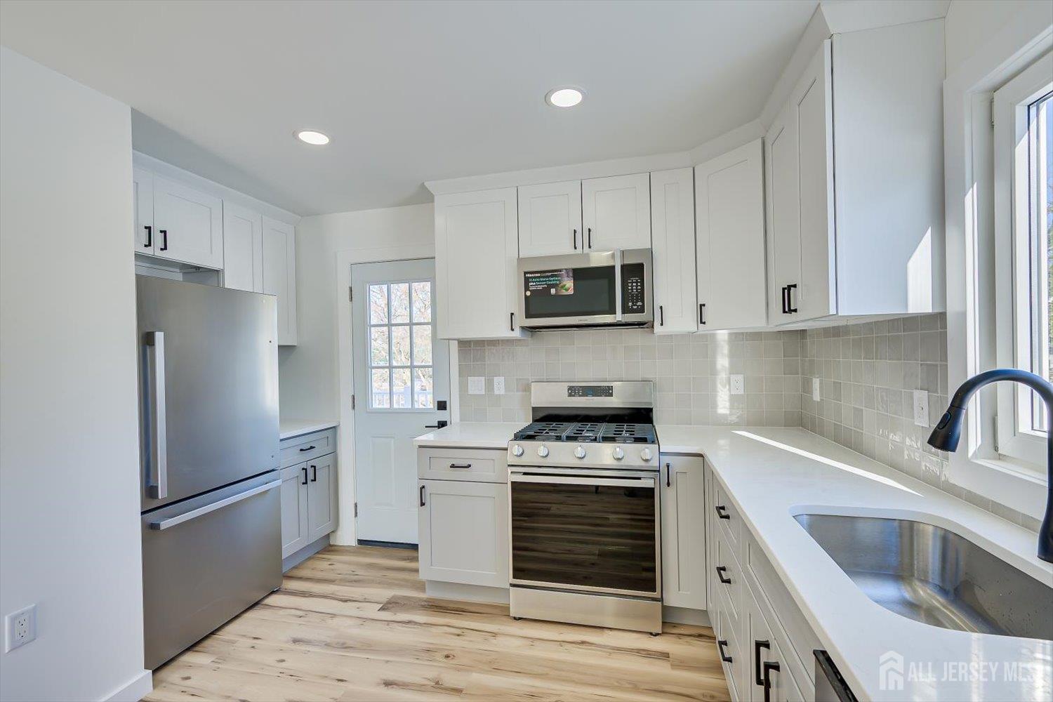 653 Huff Avenue Manville, NJ 08835 - Photo 10 of 27