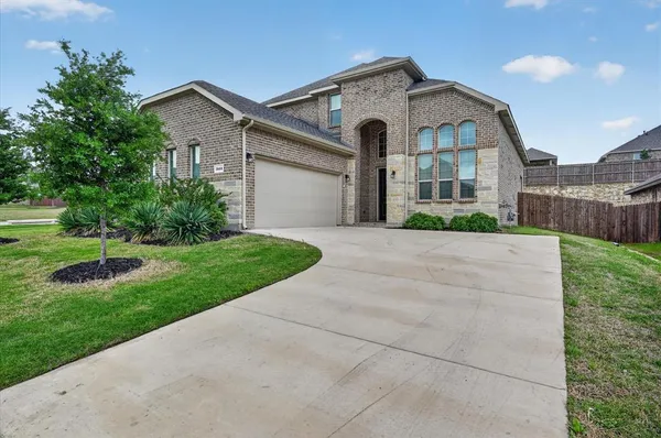 $3,300 | 3668 Walnut Rdg Drive, Grand Prairie, TX 76065