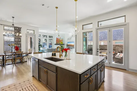 a large kitchen with kitchen island a large counter top space