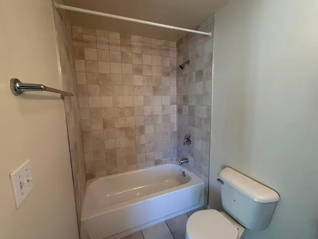 $2,500 | 8255 Skokie Boulevard, Unit 406, Skokie, IL 60077