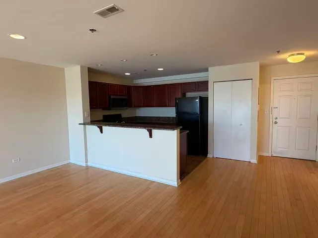 $2,500 | 8255 Skokie Boulevard, Unit 406, Skokie, IL 60077