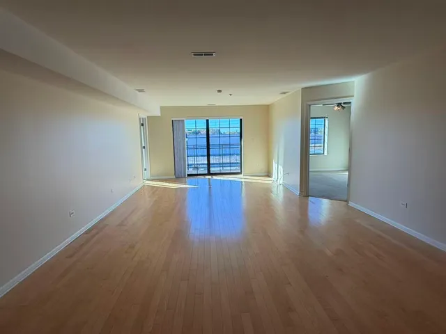 $2,500 | 8255 Skokie Boulevard, Unit 406, Skokie, IL 60077