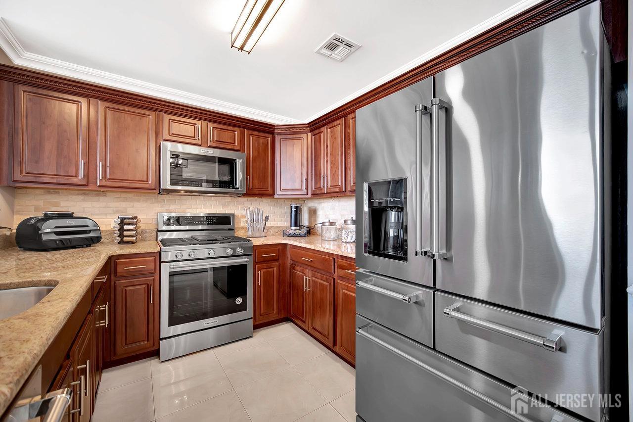 358 Rector Street, Unit 322 Perth Amboy, NJ 08861 - Photo 4 of 29