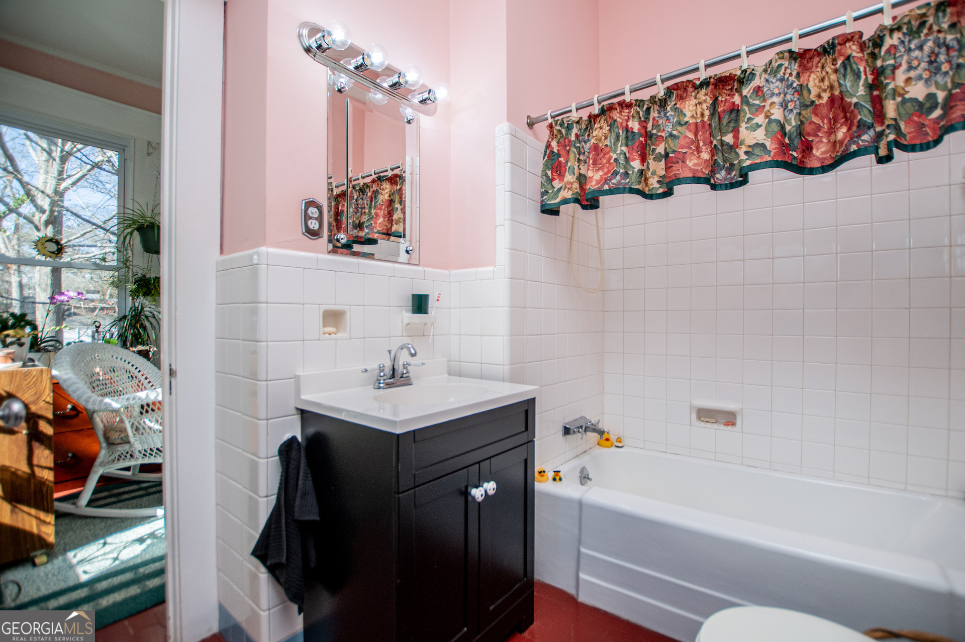 310 Kramer Street Carrollton, GA 30117 - Photo 61 of 99 a bathroom with a sink a toilet and a bathtub