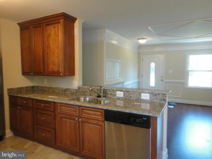 101 North Hickory Road Sterling, VA 20164 - Photo 11 of 19 Kitchen