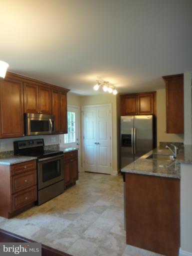 101 North Hickory Road Sterling, VA 20164 - Photo 13 of 19 Kitchen
