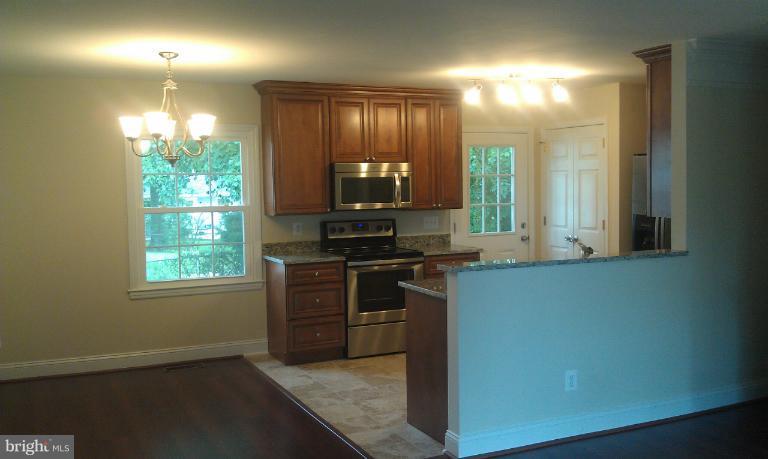 101 North Hickory Road Sterling, VA 20164 - Photo 3 of 19 Kitchen
