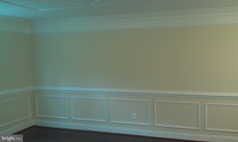 101 North Hickory Road Sterling, VA 20164 - Photo 4 of 19 Moldings