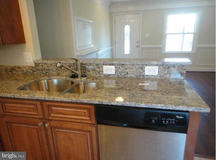 101 North Hickory Road Sterling, VA 20164 - Photo 7 of 19 Kitchen