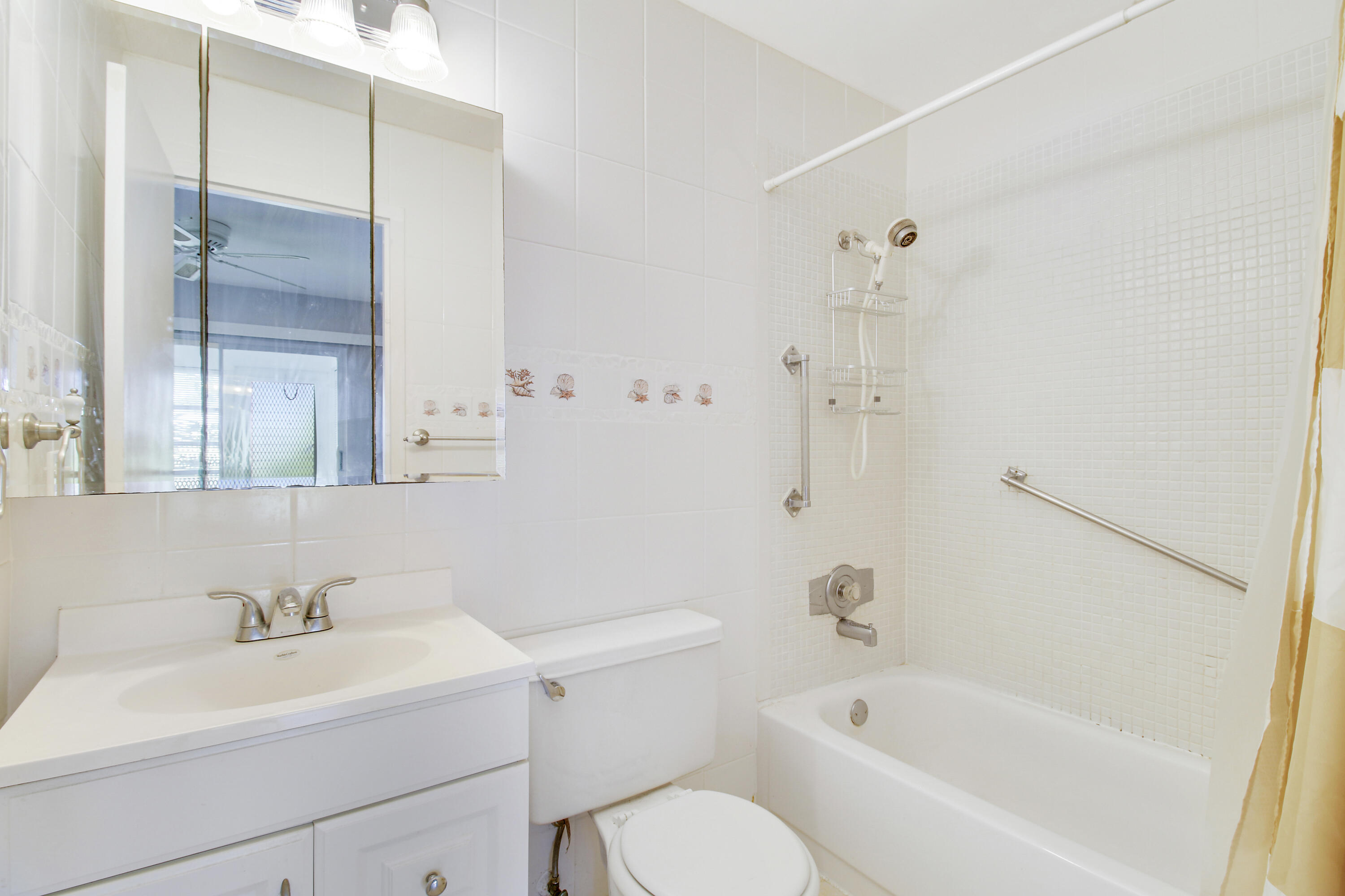 175 Valencia H Delray Beach, FL 33446 - Photo 13 of 19 House-13