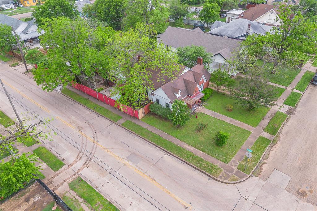 1500 Proctor Avenue Waco, TX 76708 - Photo 4 of 40 The property is situated on a corner lot, featuring a well-maintained lawn and mature trees