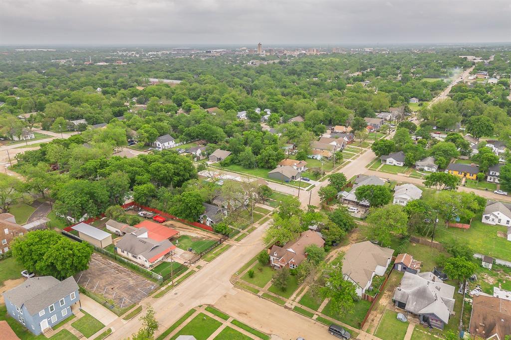 1500 Proctor Avenue Waco, TX 76708 - Photo 5 of 40 Aerial view of the neighborhood with a mix of residential properties and mature trees