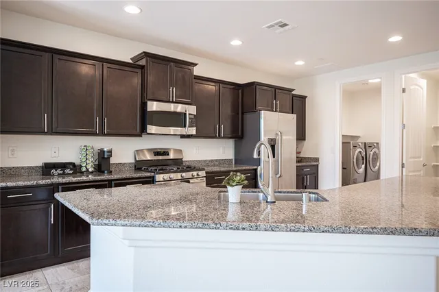 $634,999 | 1617 Meadow Bluffs Avenue, Henderson, NV 89014