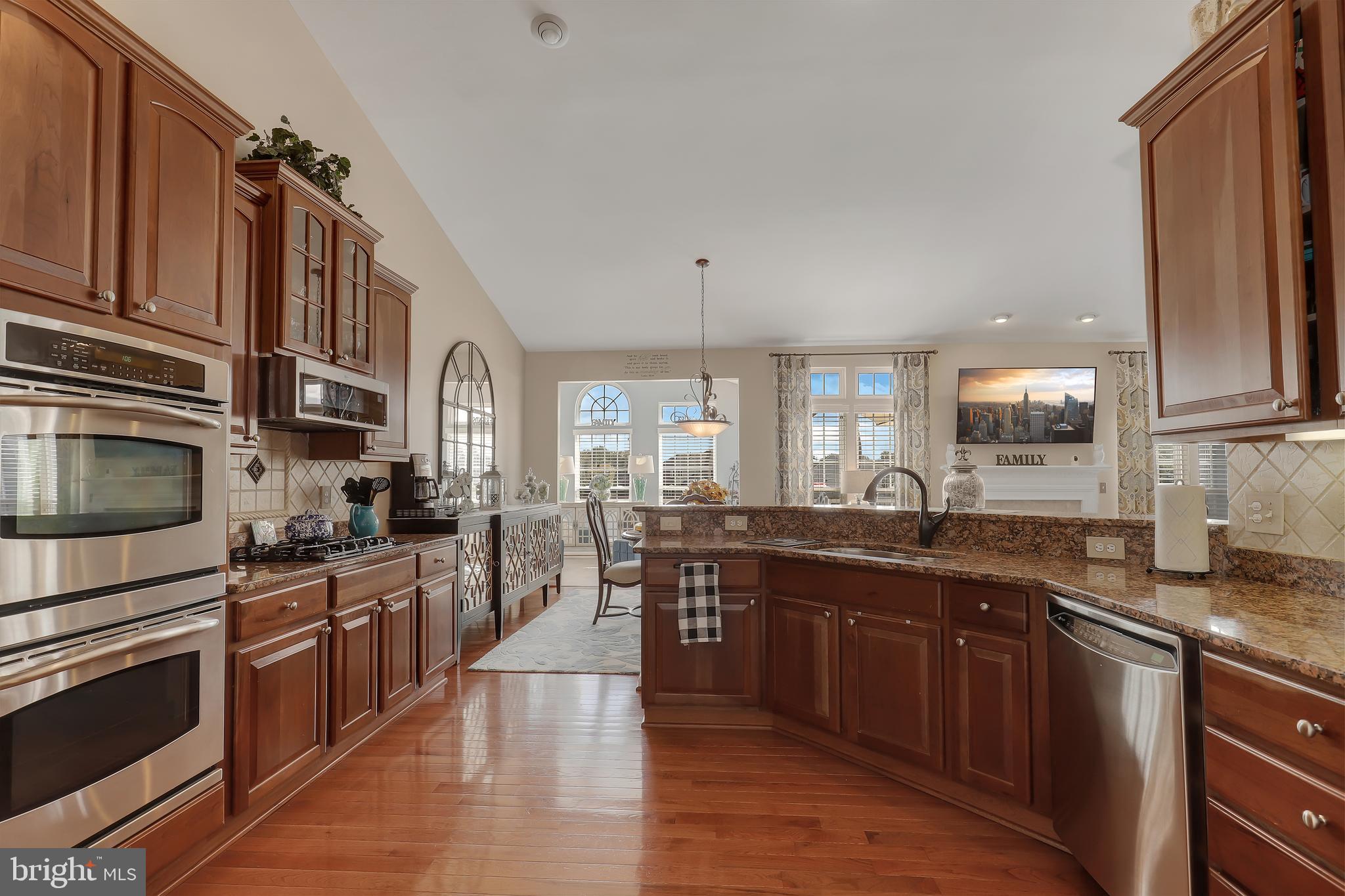 4645 Spring Run Road Warrenton, VA 20187 - Photo 13 of 61 Kitchen w/SS appliances & Granite countertops