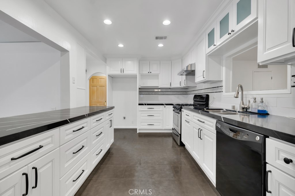 7931 Rudnick Avenue West Hills, CA 91304 - Photo 15 of 33