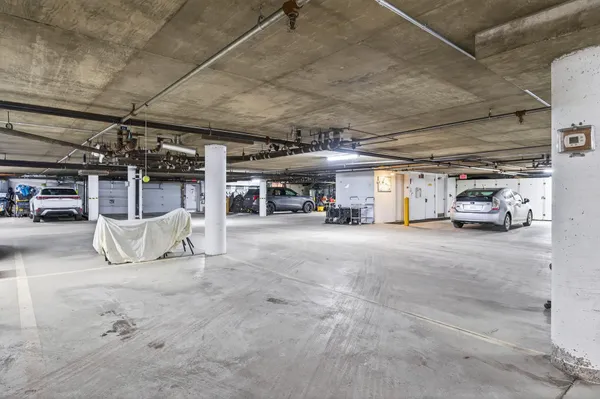 $449,900 | 2670 Commerce Boulevard, Unit 202, Mound, MN 55364