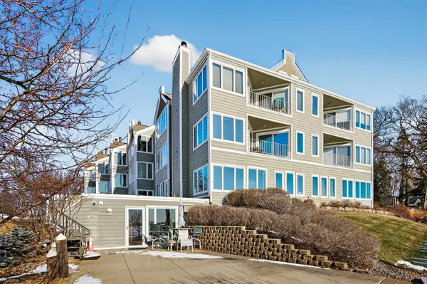 $449,900 | 2670 Commerce Boulevard, Unit 202, Mound, MN 55364