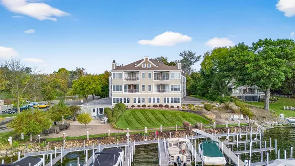 $449,900 | 2670 Commerce Boulevard, Unit 202, Mound, MN 55364