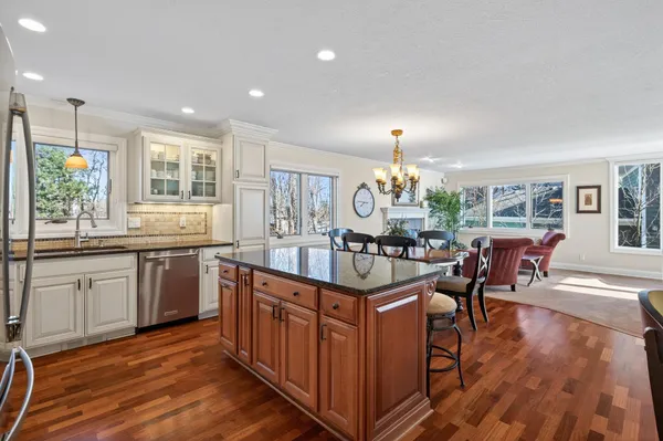 $449,900 | 2670 Commerce Boulevard, Unit 202, Mound, MN 55364