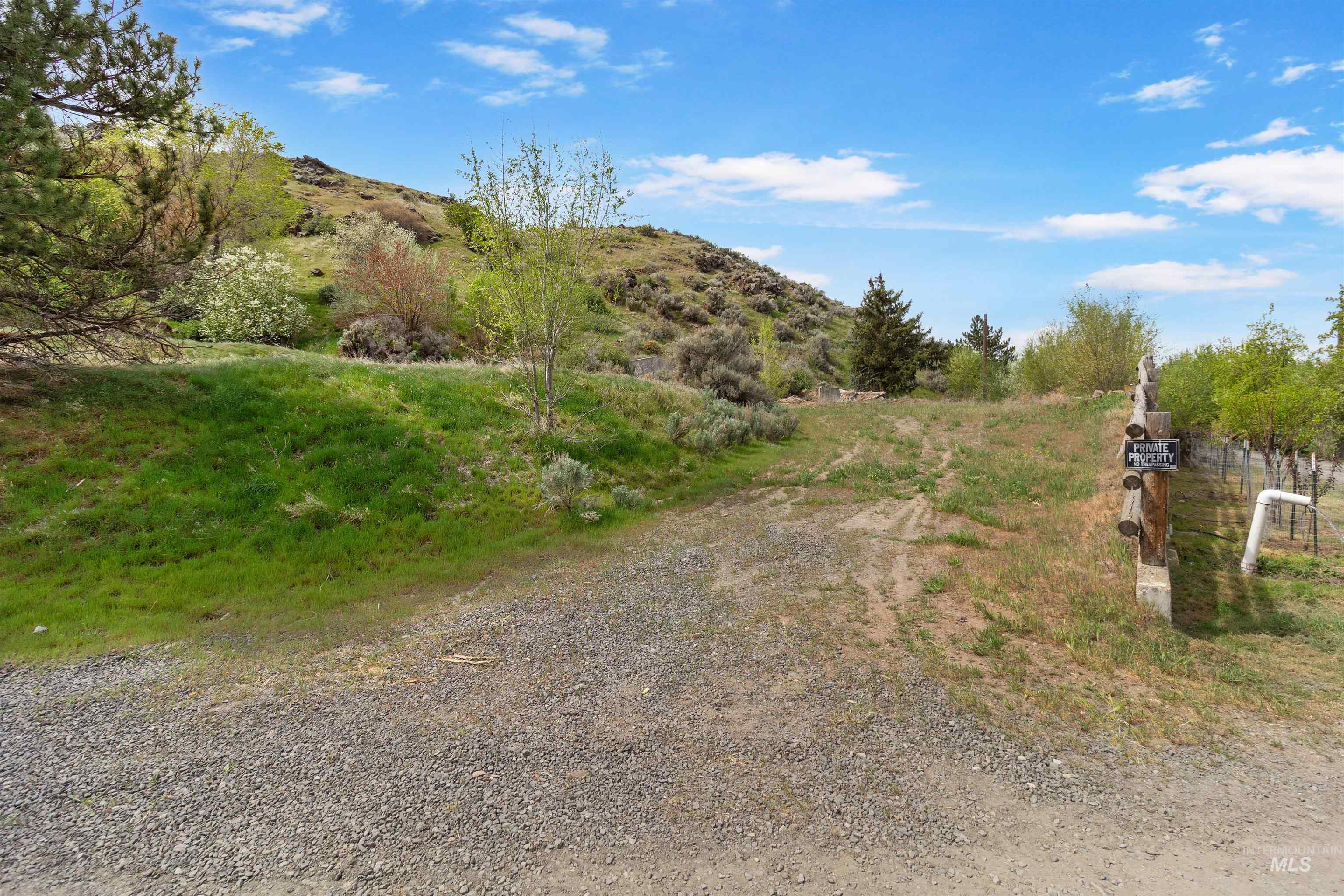 4785 A River Road Buhl, ID 83316 - Photo 3 of 28
