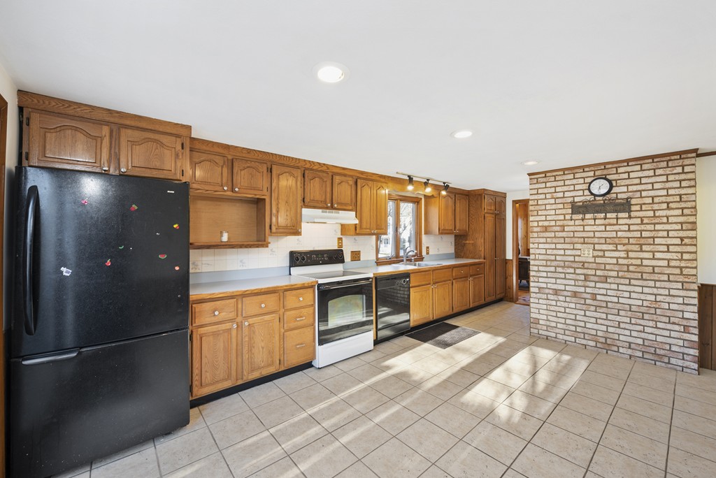 1 Summit Street Maynard, MA 01754 - Photo 3 of 20 Gallery Image 3