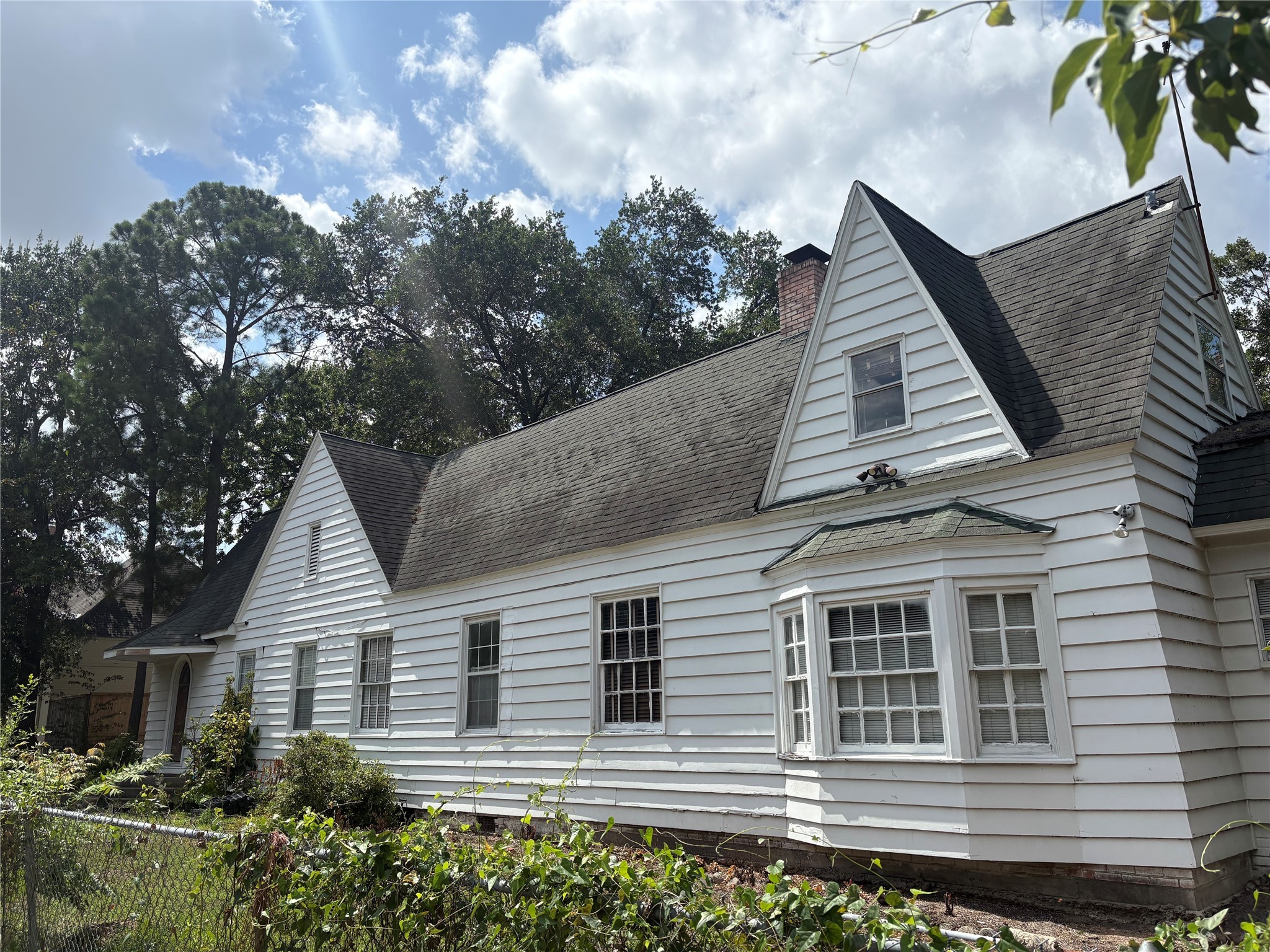 2302 Wordsworth Street Houston, TX 77030 - Photo 2 of 6 a view of a house with a yard