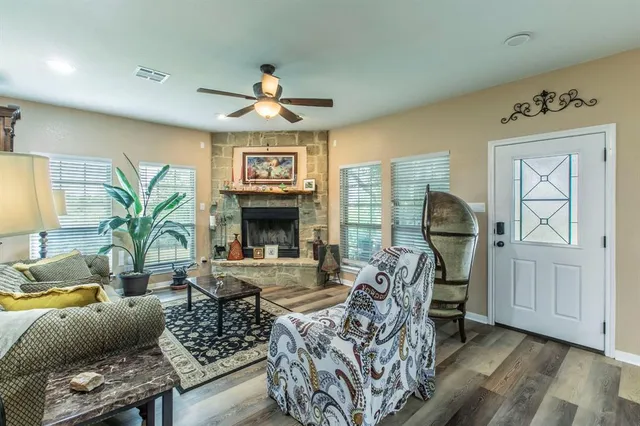 a view of a pathway both side of yard