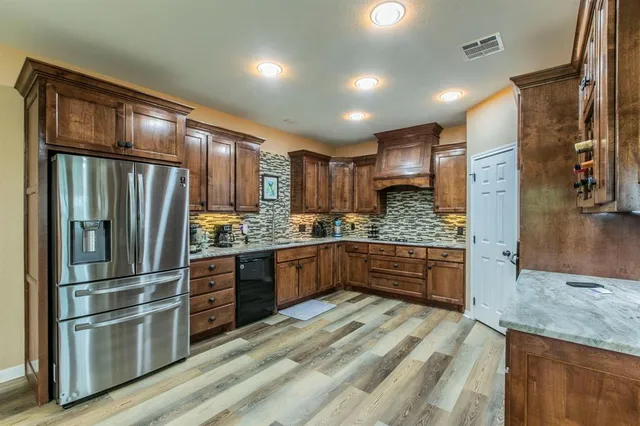 a view of a livingroom and dining room