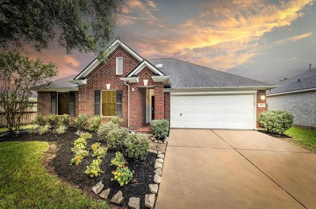 $2,400 | 3503 Darby Court, Pearland, TX 77584