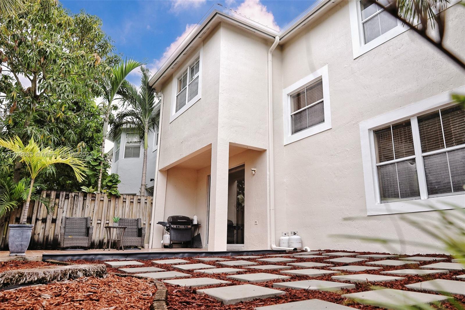 301 Southwest 87th Path Miami, FL 33174 - Photo 3 of 22 a front view of a house with a yard