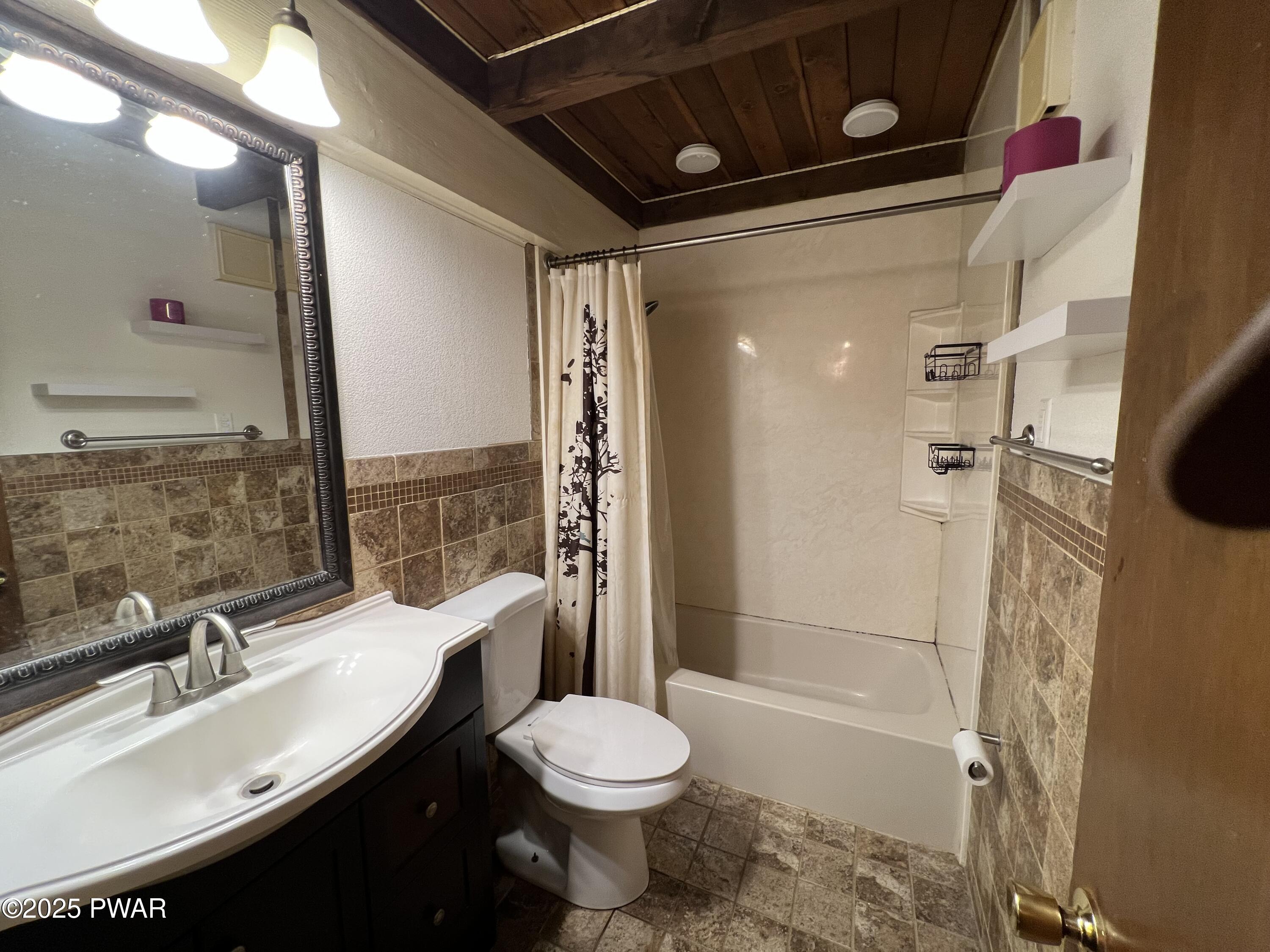 104 Heron Bay Road Hawley, PA 18428 - Photo 12 of 20