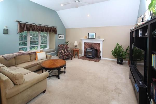 65 Williams Way Rochester, MA 02770 - Photo 3 of 22