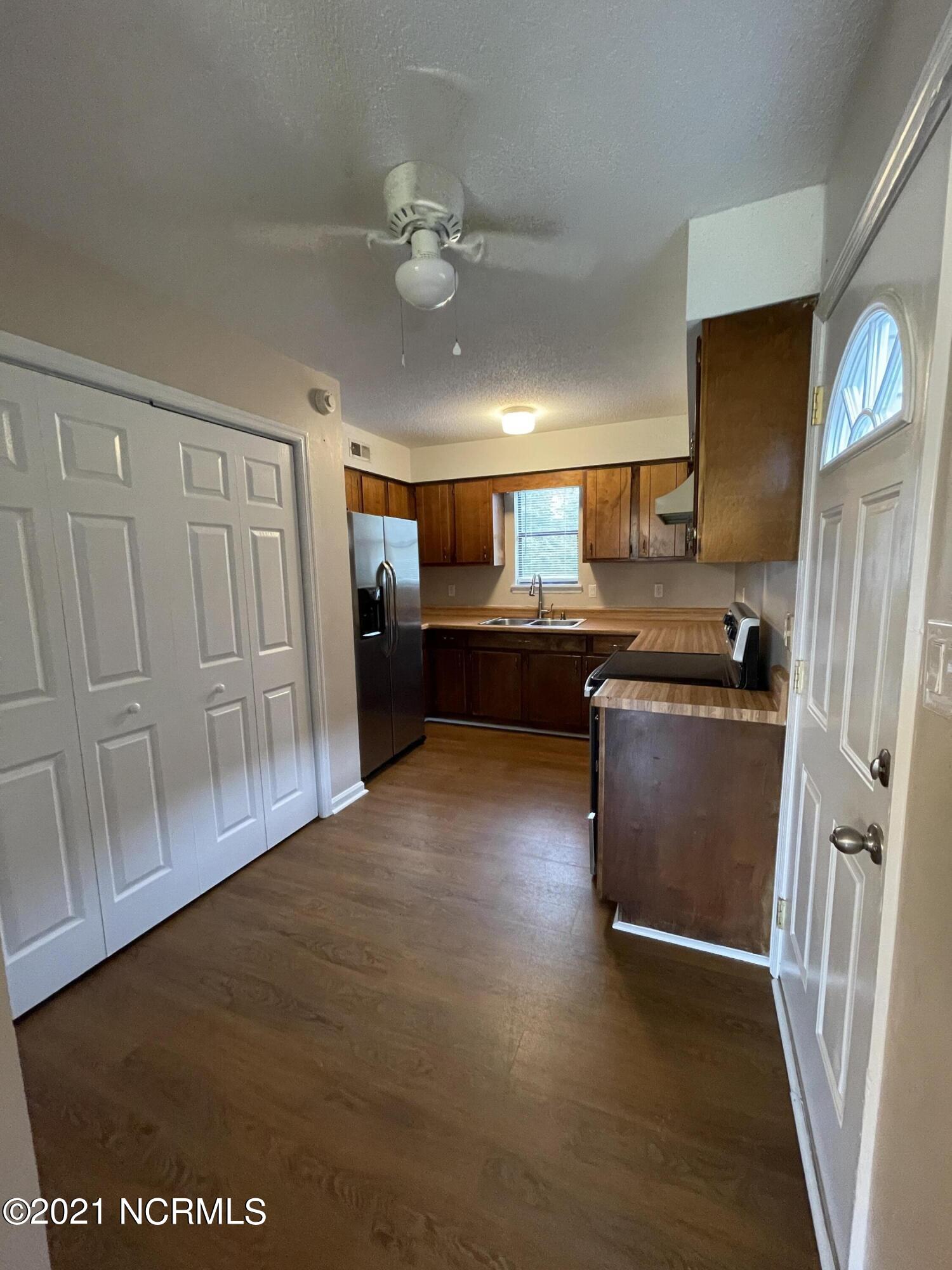 829 Mill River Road Jacksonville, NC 28540 - Photo 5 of 21 20211104_162727516_iOS