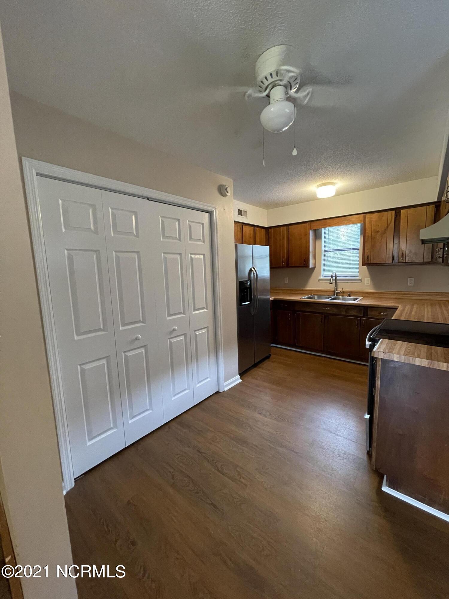 829 Mill River Road Jacksonville, NC 28540 - Photo 7 of 21 20211104_162736398_iOS
