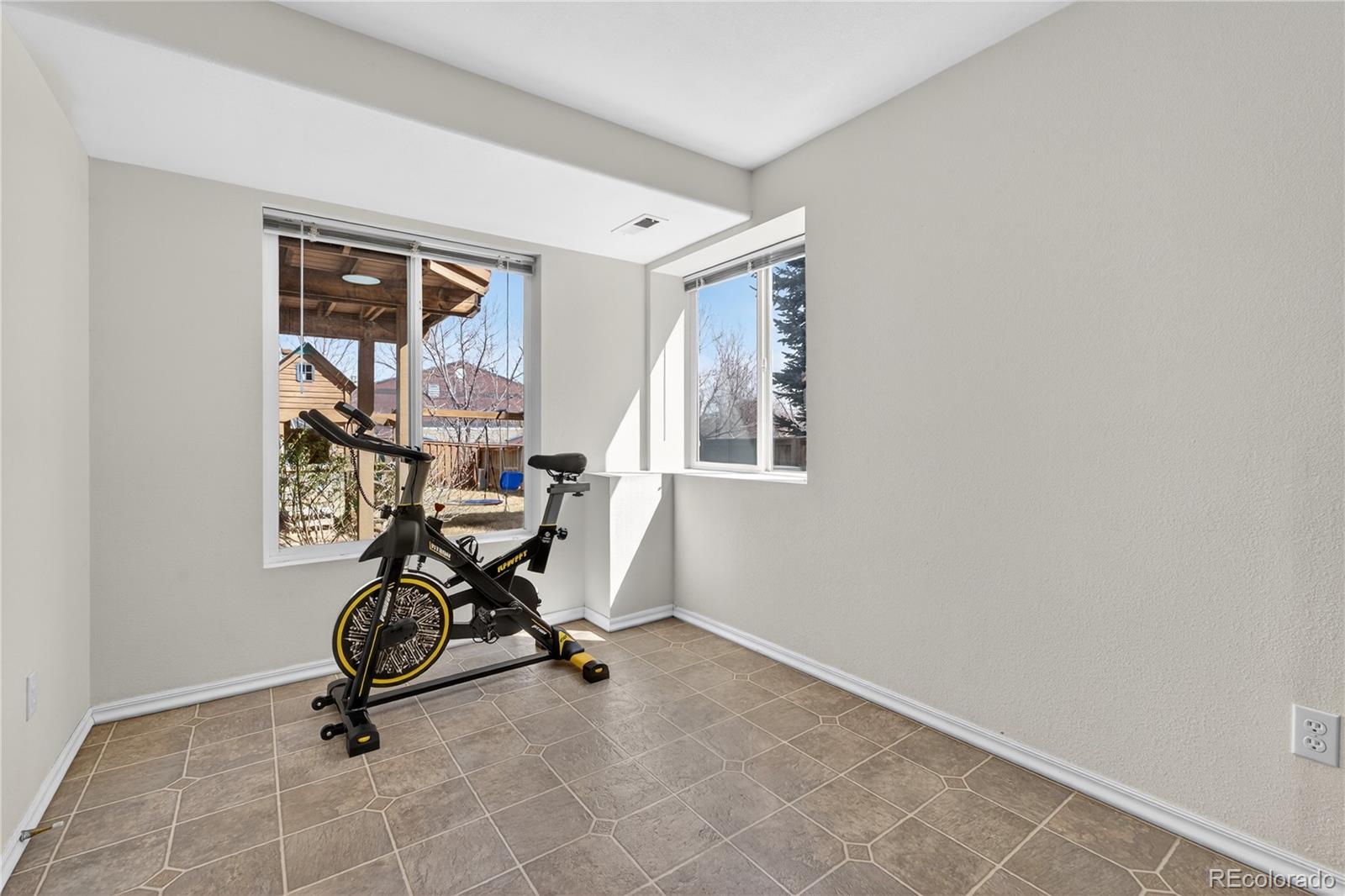 9719 Burberry Way Highlands Ranch, CO 80129 - Photo 27 of 36